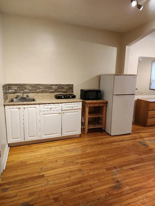 2 1/2 All included with internet, near Jolicoeur Metro!