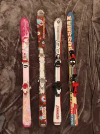 Skis alpins, grandeurs 120 cm et 130 cm