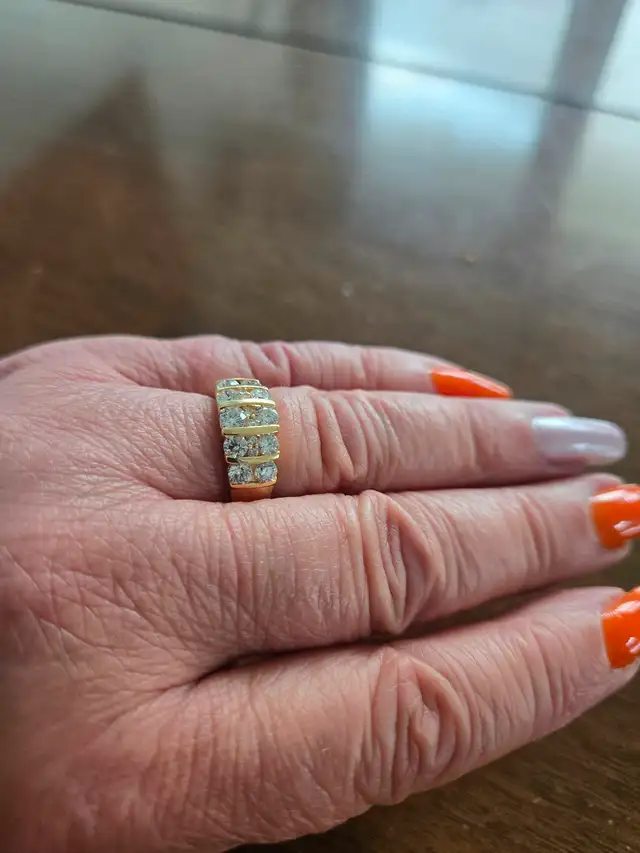 Estate Sale Diamond & Gold Ring63738353313795121