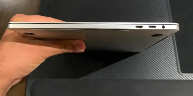 MacBook Pro 13" Retina display with Touch Bar and Touch ID in Laptops in Laval / North Shore - Image 8