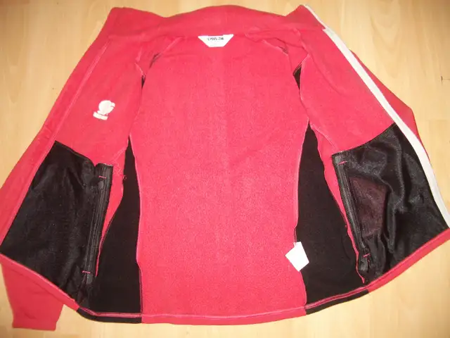 Pearl Izumi  sport jacket size S in Women's - Tops & Outerwear in City of Montréal - Image 4