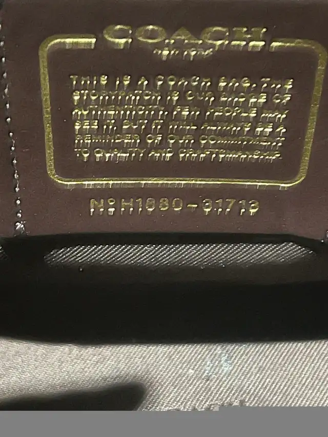 Vintage Boutique Quality Black Leather Coach Bag in Women's - Bags & Wallets in City of Toronto - Image 8