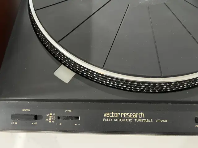 Turntable  Vector Research VT-240 in Stereo Systems & Home Theatre in Mississauga / Peel Region - Image 2