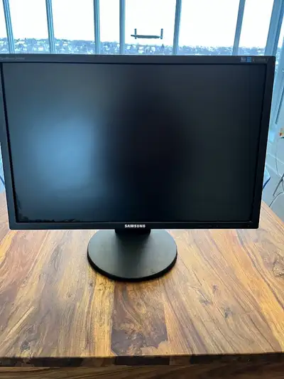 Samsung 24" monitor, View more