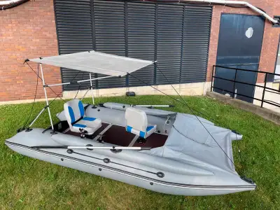 Light Inflatable Pontoon/Catamaran for Fishing Crabzz SF395 The SF-395 is a highly popular model of...