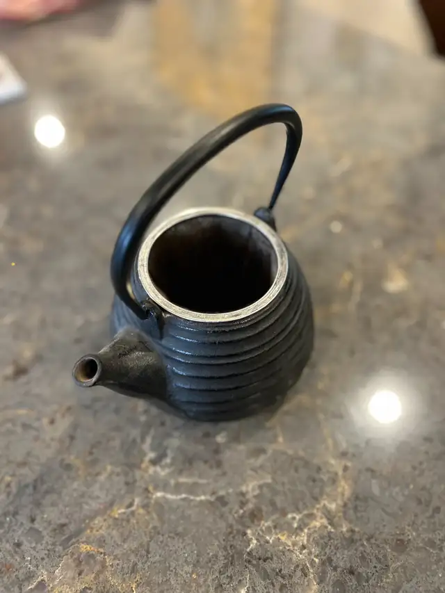 Cast Iron tea pot (3 cups) in Kitchen & Dining Wares in Ottawa - Image 3