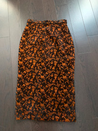 Jacquard velvet knee length skirt - size medium