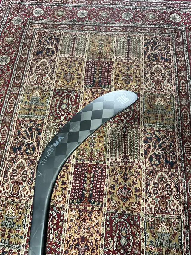 used 4 times Sherwood left handed hockey stick in Hockey in Mississauga / Peel Region - Image 5