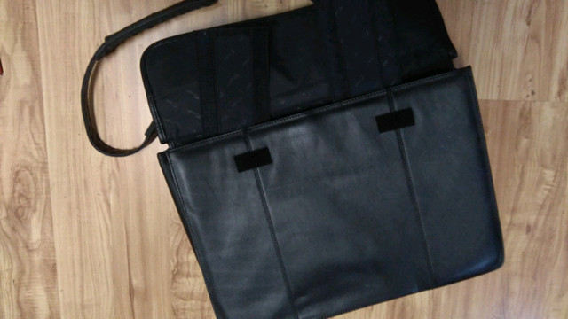 Targus professional leather briefcase in Other in Gatineau - Image 3