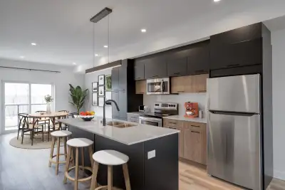 STONE CREEK ESTATES Three Story Townhouse with Garage 1776 Sq Ft The Townhouse Features: Main Floor...