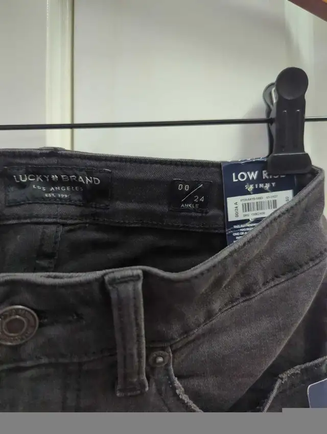New Lucky Brand Women Jeans Size 00/24 in Women's - Bottoms in Calgary - Image 6