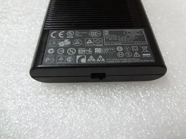 Genuine 90W AC/DC Adapter for Lenovo Thinkpad Ultraslim  Genuine in Laptop Accessories in Mississauga / Peel Region - Image 4