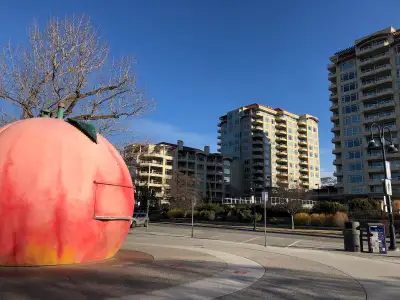 Beautiful Updated Condo for Sale in Prime Location Opportunity !!!! This Excellent Condo Offer Every...