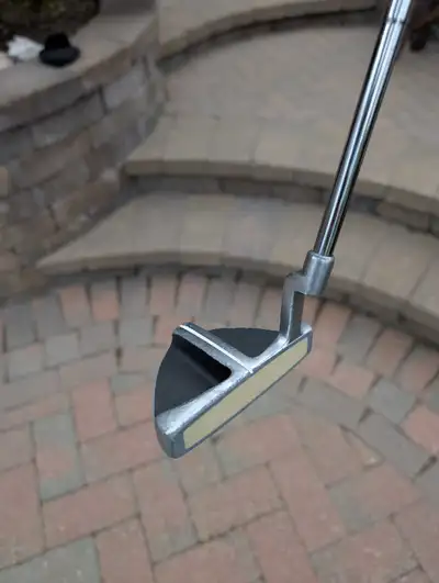 Wilson Harmonized 425 Golf Putter - right handed , View more