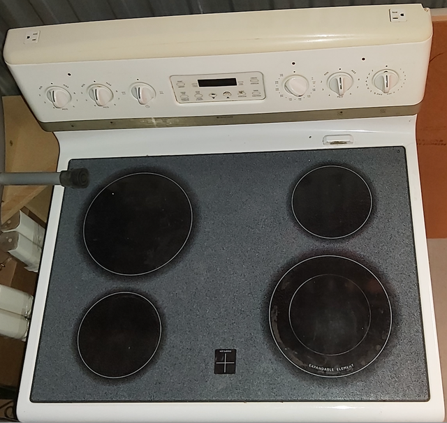 Réfrigérateur GE 125$ et cuisinière Frigidaire 125$ in Refrigerators in Laval / North Shore - Image 6