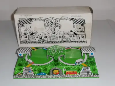 Modèle Schylling...De ma collection...Diorama de petits autobus mécaniques flambants neufs dans boît...