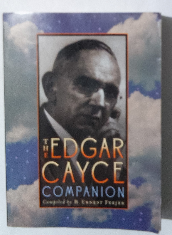 The Edgar Cayce Companion book by B. Ernest Frejer 487 pages dans Essais et biographies  à Ouest de l’Île