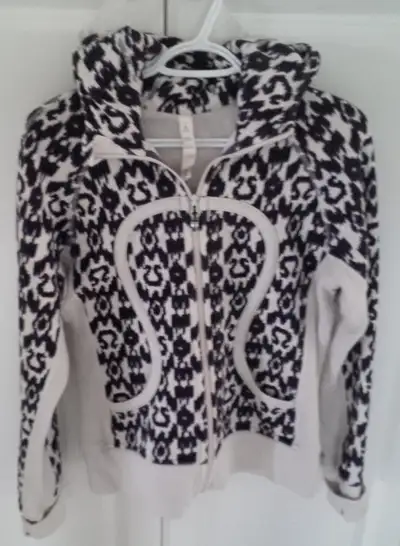 Lululemon Size 8 Ladies  Athletica Zip-Up Hoodie Black/Grey, View more