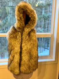 NWT Aritzia faux fur vest XS. 