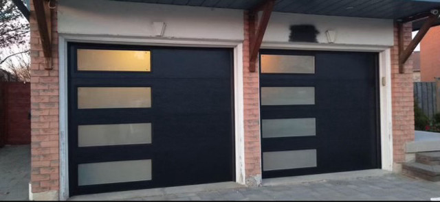 Garage doors with walk through  in Garage Doors & Openers in Oshawa / Durham Region - Image 4