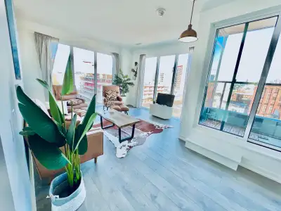 one room for rent in liberty village new condo!!!!!