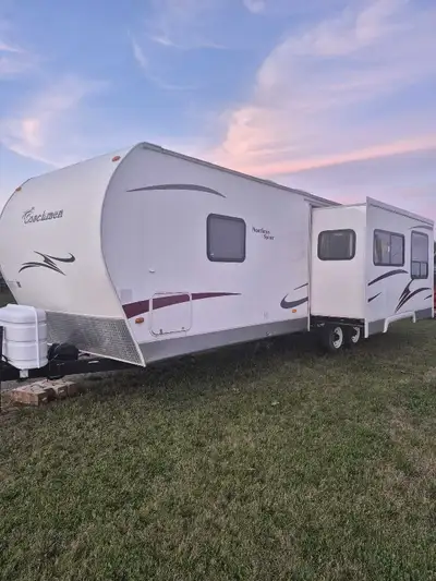 29 foot camper. 2009 model but very little use therefore in great shape. Everything works as it's sh...