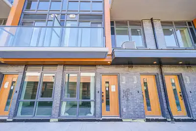 2 bedroom townhouse is available with all funitures, located at center of GTA. TTC public transit. C...