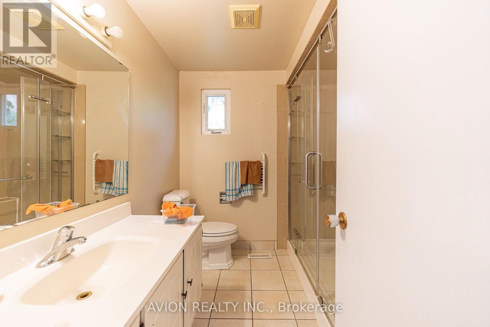 3 Bedrooms + Private Living Room - Shared Kitchen - $2800 5