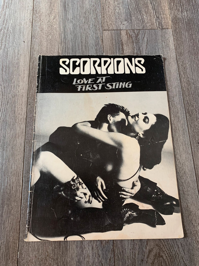 Scorpions Love At First Sting VINTAGE GUITAR SONGBOOK Sheet dans Art et objets de collection  à Longueuil/Rive Sud