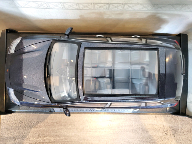 1:18 Diecast Motor Max Porsche Cayenne Turbo Metallic Grey 1 in Arts & Collectibles in Kawartha Lakes - Image 4