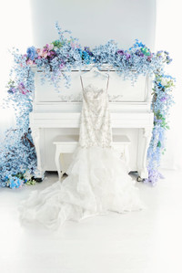 Strapless wedding dress in white 