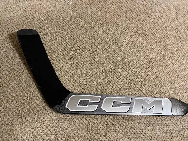 CCM XF Goalie Stick - 24” Right Hand in Hockey in London - Image 5