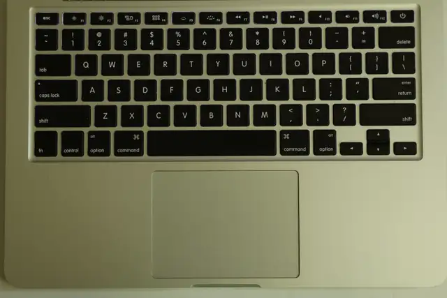 MacBook Pro 13 pouces - fin 2013 in Laptops in West Island - Image 4