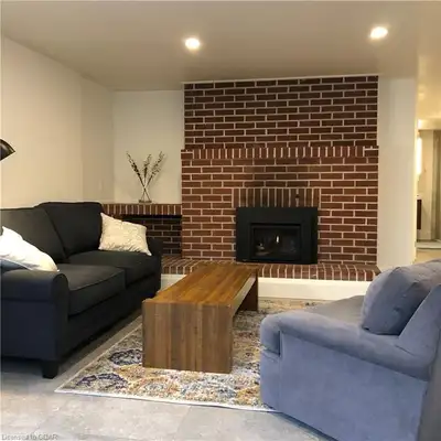 Bright and Spacious 1 Bedroom Apartment in Old University Neighbourhood featuring: - 1 parking space...