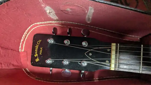 Suzuki vintage Folk guitar in Guitars in Granby - Image 4
