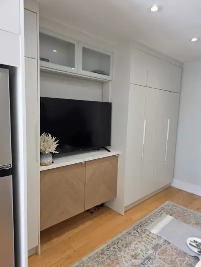 This bright and inviting walk-out house unit is available for rent and comes fully furnished, offeri...