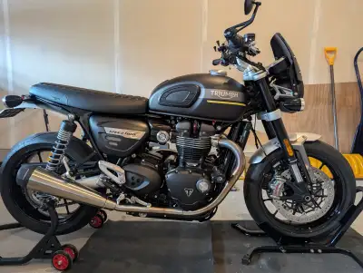 Like new! No drops, no scratches. Only 3735 km. Comes with the following upgrades: Rambler R Speed T...