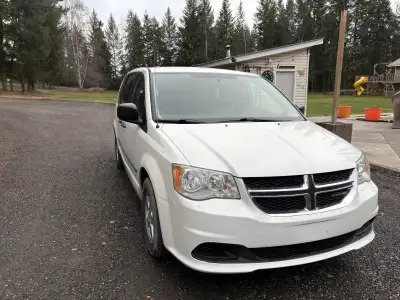 Ideal Family Vehicle! Under 100000km❗️ Under $10000 bucks❗️ 7 passenger, with full stow n go seats -...