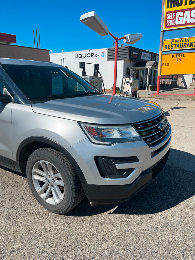 Ford Explorer 2016. 7 passenger. AWD. in Cars & Trucks in Edmonton - Image 2