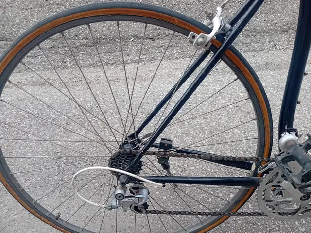  racing bike in Road in City of Toronto - Image 9