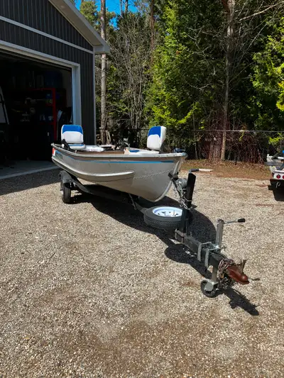Nice little aluminum boat. In good shape - unsure of year. Come with trailer and all gear needed for...