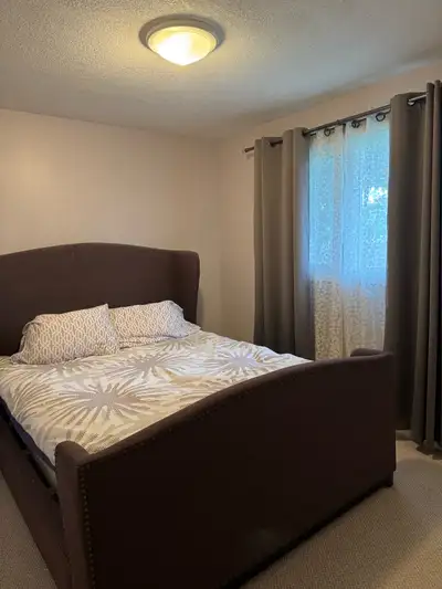Oakridge room for rent