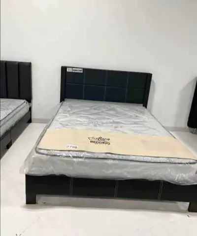 Ce nouveau lit queen-size et son matelas offrent une expérience de sommeil exceptionnelle grâce à le...