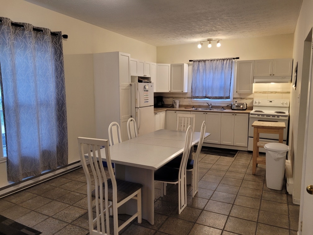 6 ½ à louer – tout meublé – 3 chambres fermées - Sherbrooke — photo 1