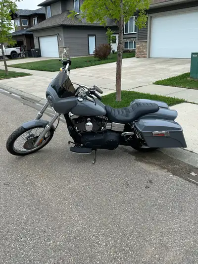 2007 Harley-Davidson Dyna Wide Glide 20,618 km Fuel injected Twin Cam Hard saddlebags Fairing Excell...