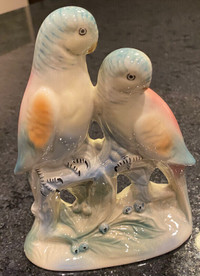Nostalgic 1940s / 50s Sweet Pair of Chinoiserie Parakeets Figuri