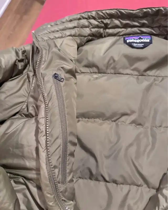 Patagonia Down Jacket - Large in Men's in Mississauga / Peel Region - Image 3