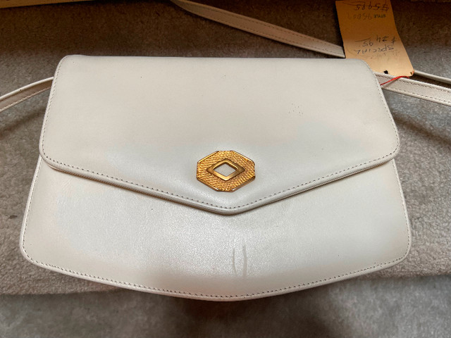 Vintage leather mod white purse in Women's - Bags & Wallets in City of Toronto