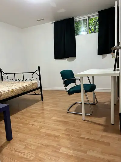 $800 Furnished Room within 3 mins walking distant to North York