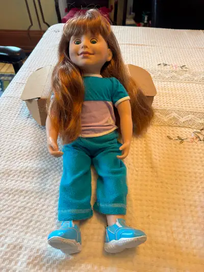 Original Canadian Maplelea doll - Jenna - for sale with more than 10 outfits, 10 pairs of shoes, hat...